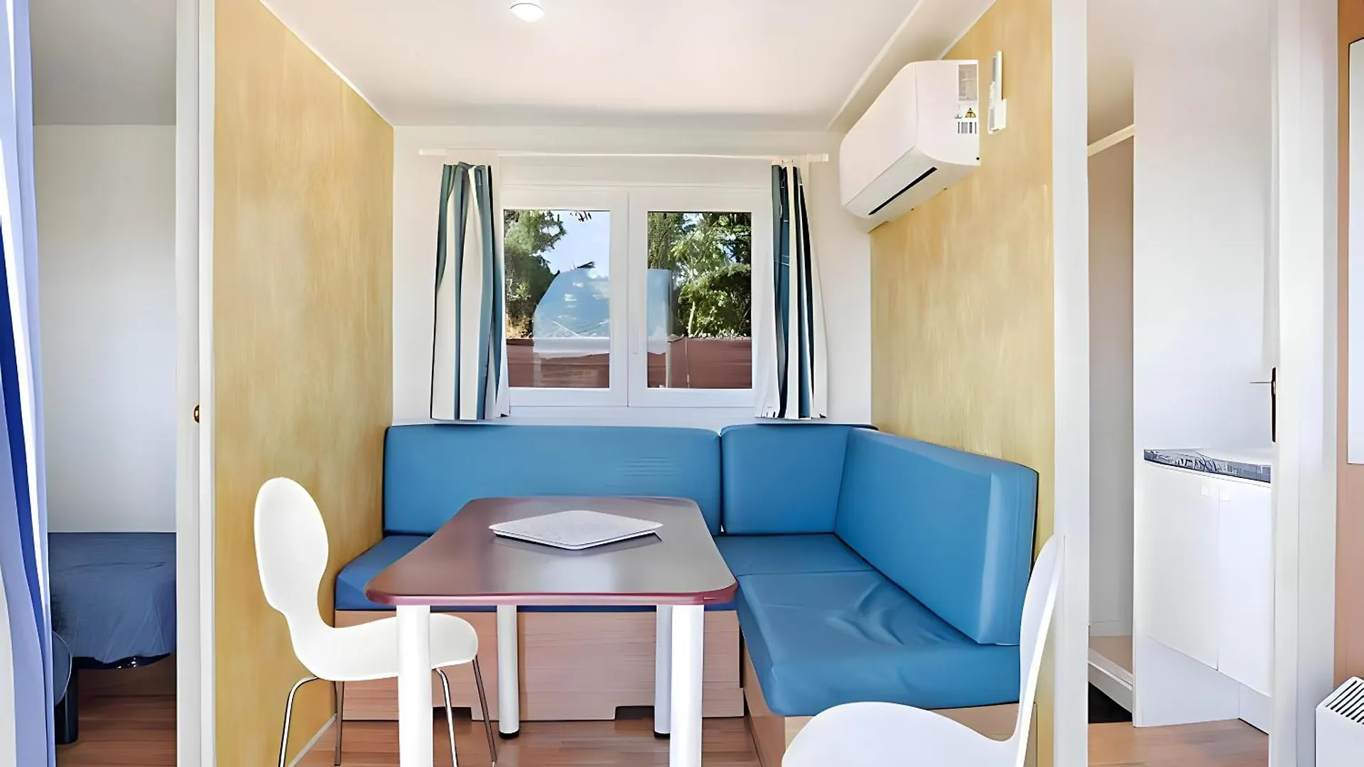Bungalows Cerca De La Playa Con Piscina, Jardin Conil De La Frontera Campsite