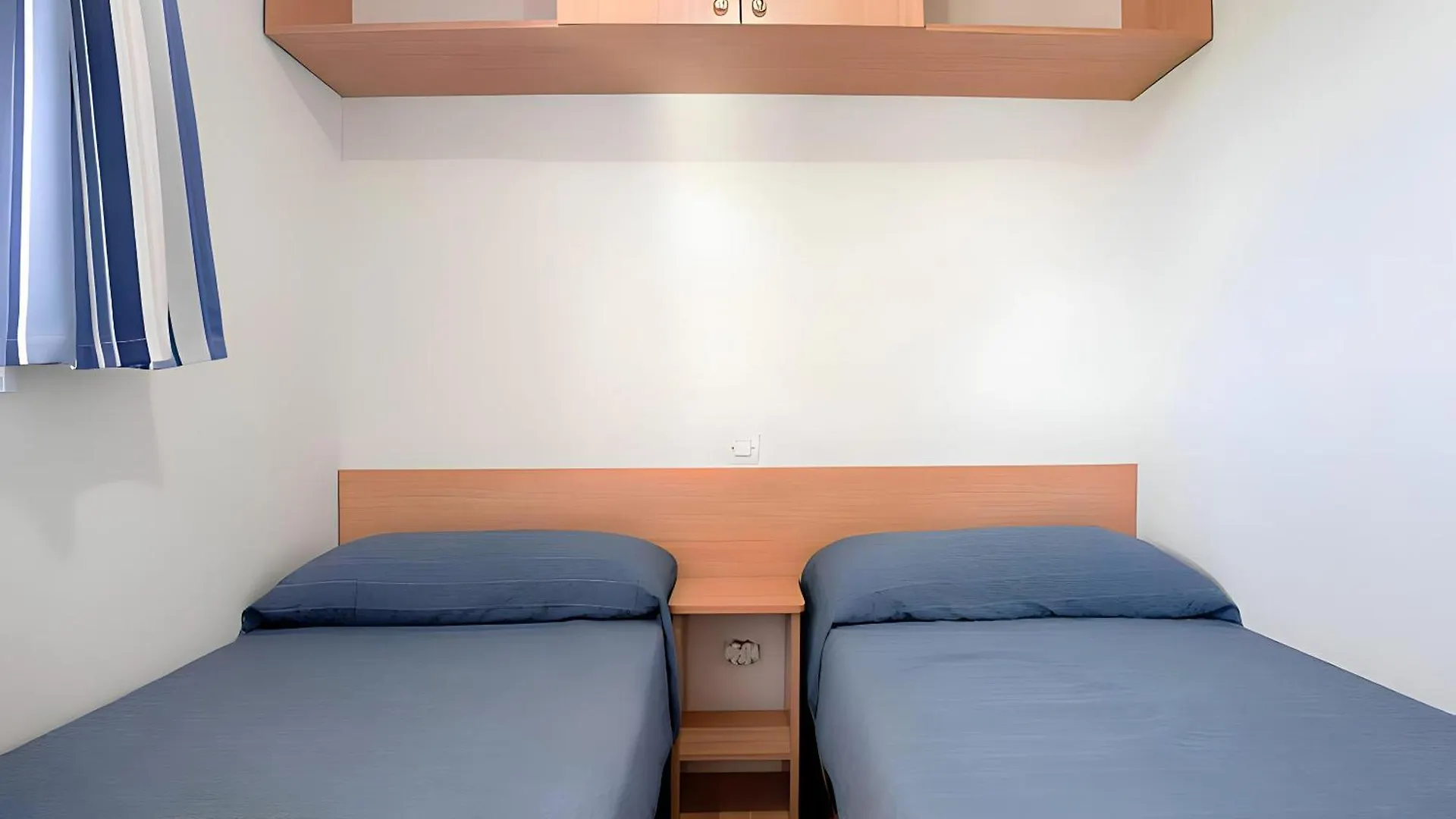 Bungalows Cerca De La Playa Con Piscina, Jardin كونيل ذي لا فرونتيرا 0*,  إسبانيا