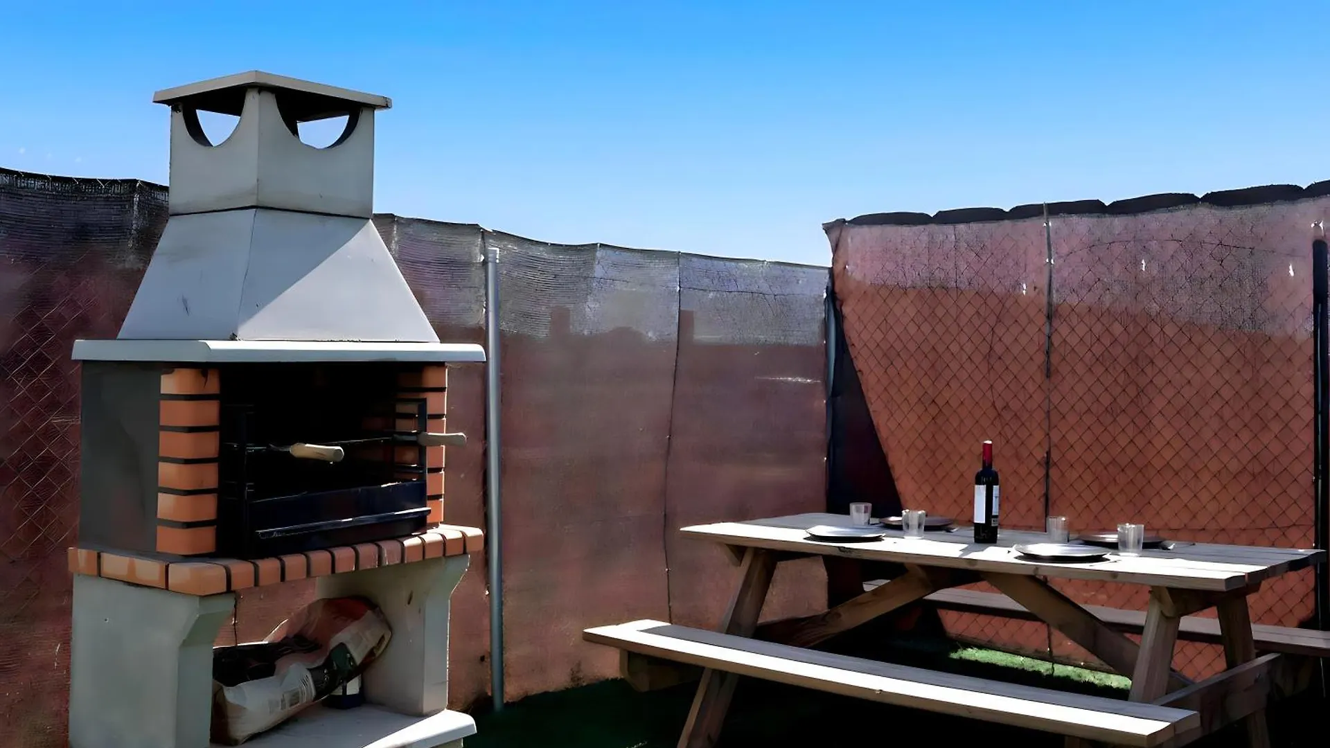 Bungalows Cerca De La Playa Con Piscina, Jardin كونيل ذي لا فرونتيرا مكان تخييم