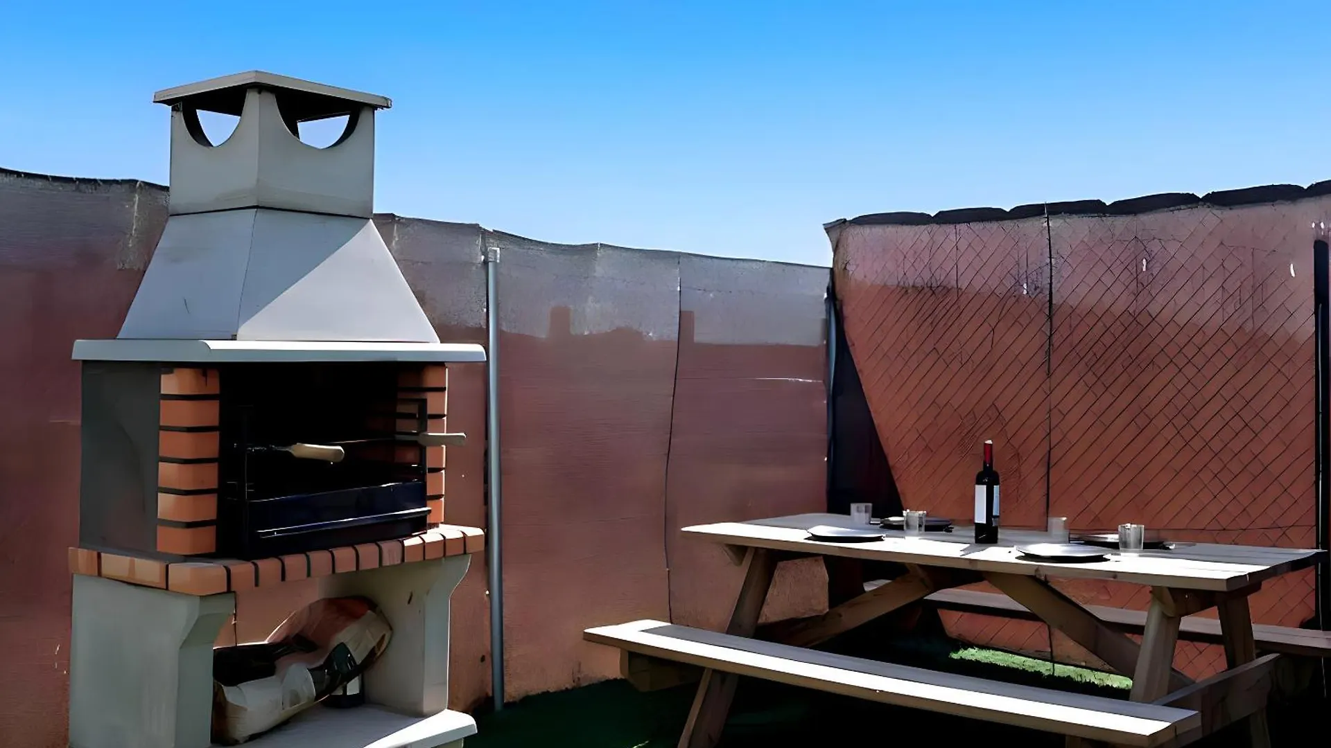 Bungalows Cerca De La Playa Con Piscina, Jardin كونيل ذي لا فرونتيرا 0*,  إسبانيا