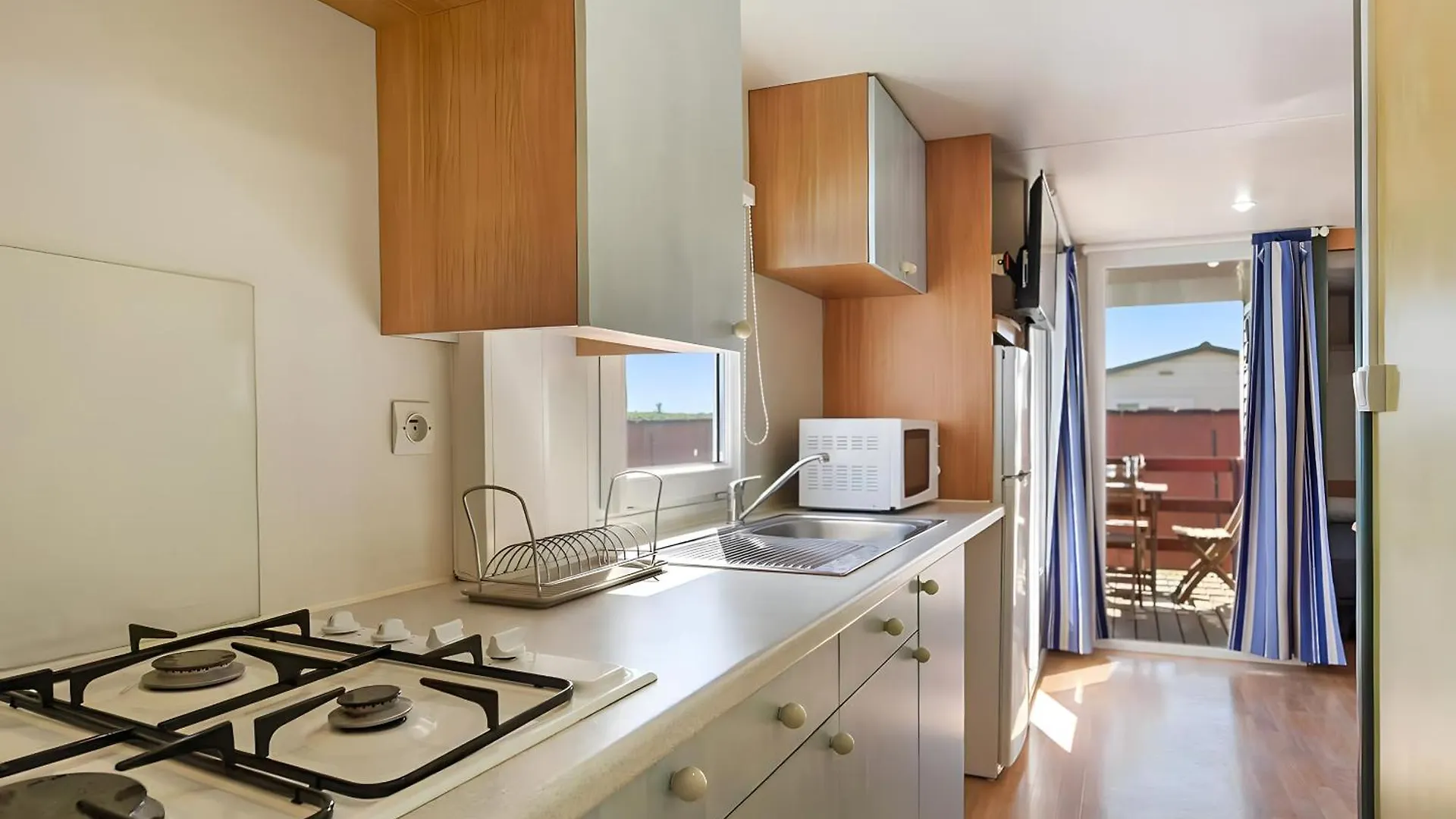 Bungalows Cerca De La Playa Con Piscina, Jardin كونيل ذي لا فرونتيرا 0*,  إسبانيا